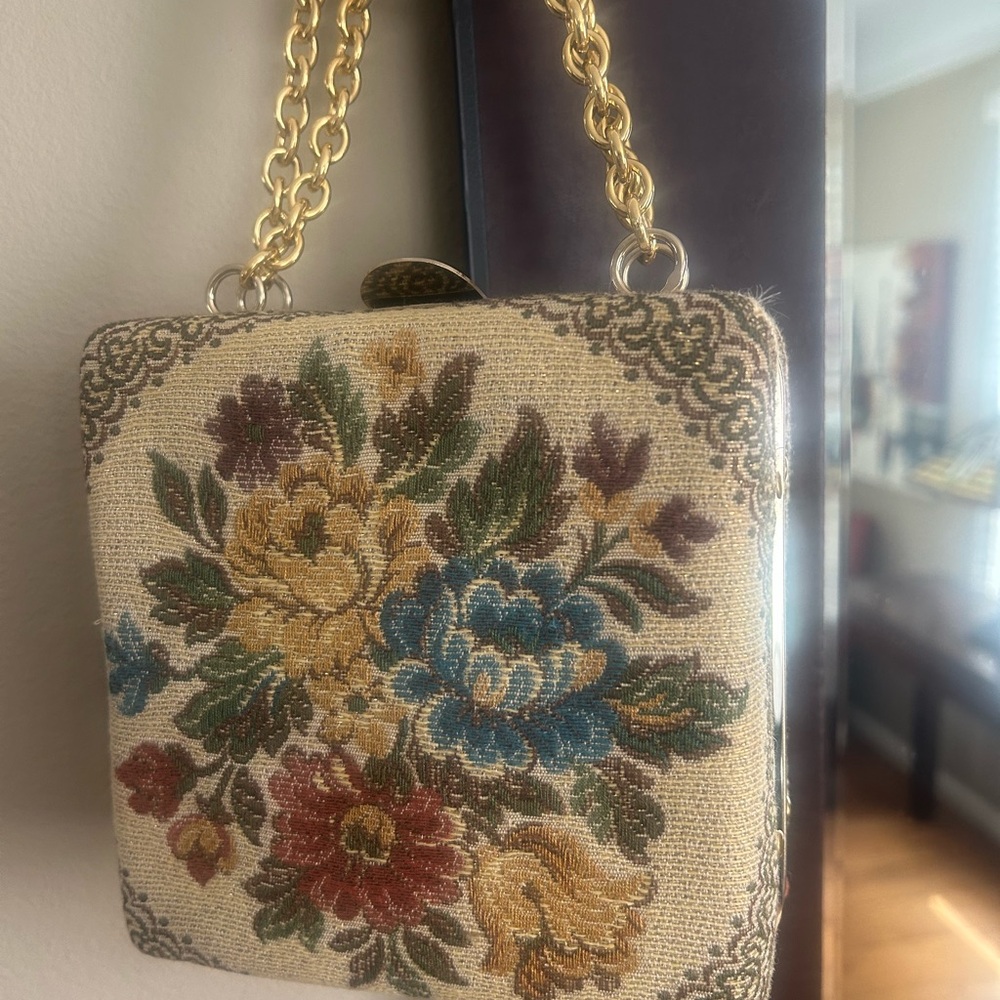 Vintage Delill floral tapestry square pill box style purse made in Italy. - Picture 13 of 14